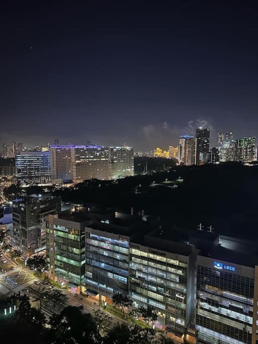 Apartment Luxury Bohemian Venice Canal Mall & Bgc Views Manila