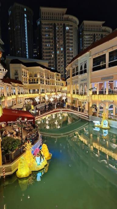 Apartment Luxury Bohemian Venice Canal Mall & Bgc Views