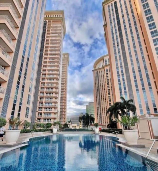 Apartment Luxury Bohemian Venice Canal Mall & Bgc Views Manila