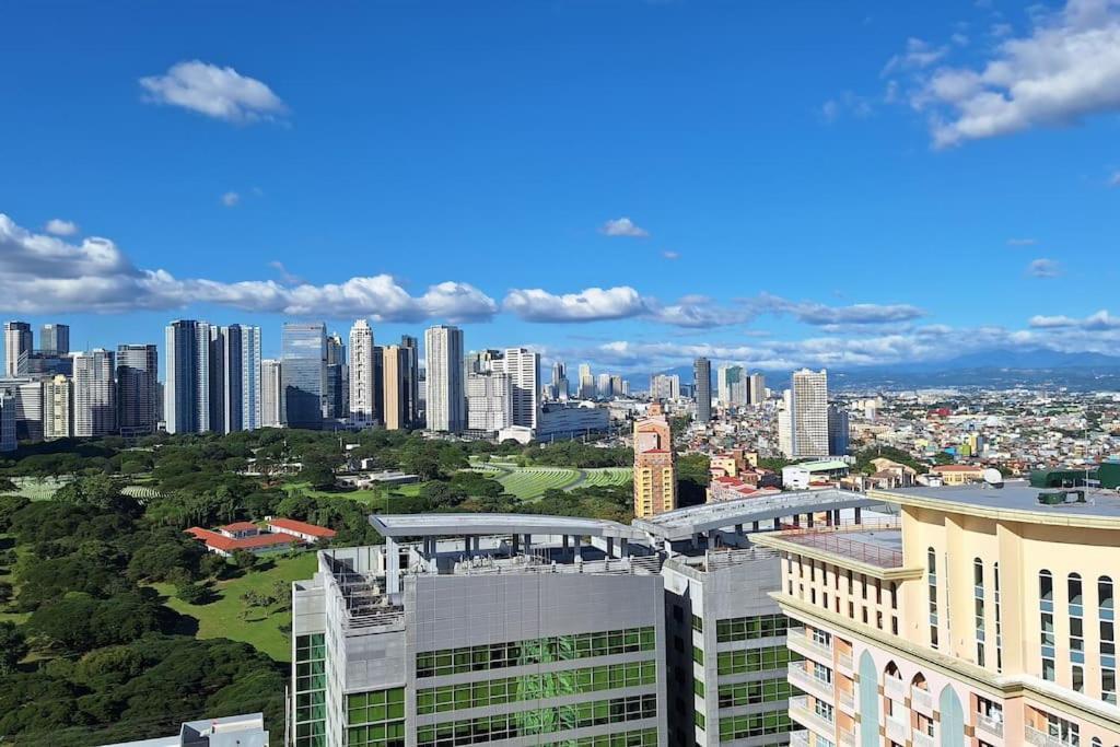Luxury Bohemian Venice Canal Mall & Bgc Views Apartment