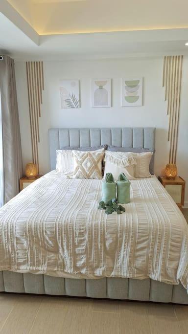 Apartment Luxury Bohemian Venice Canal Mall & Bgc Views Manila