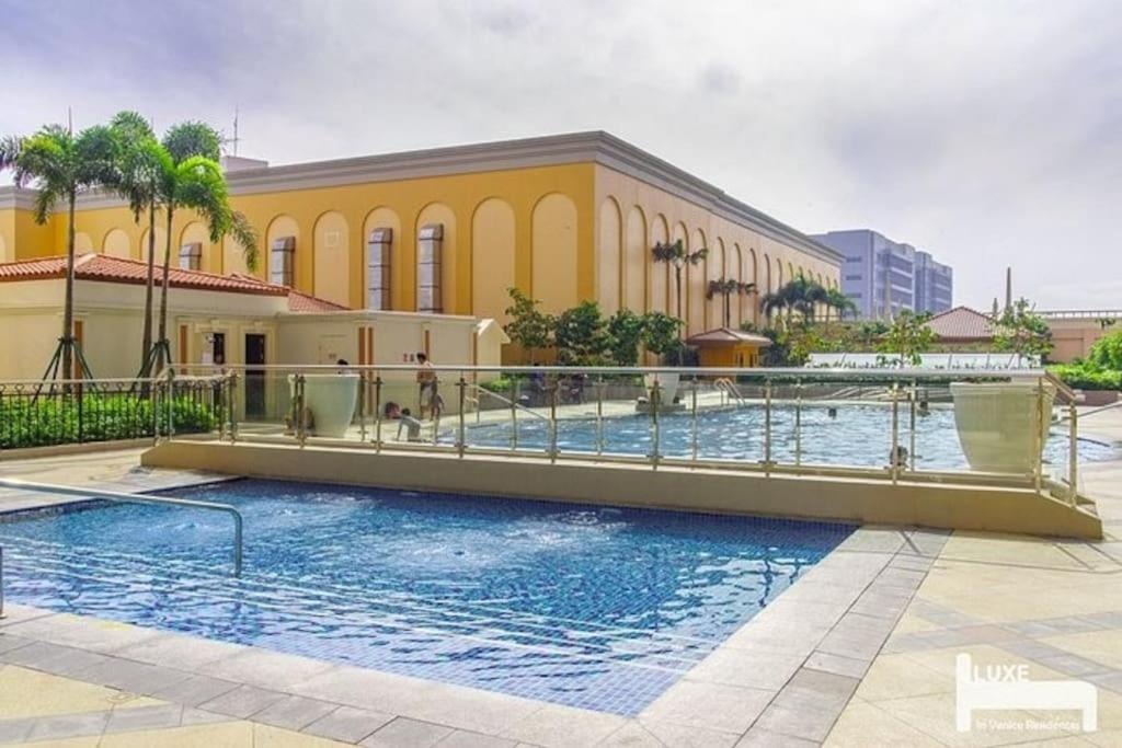 Luxury Bohemian Venice Canal Mall & Bgc Views Apartment