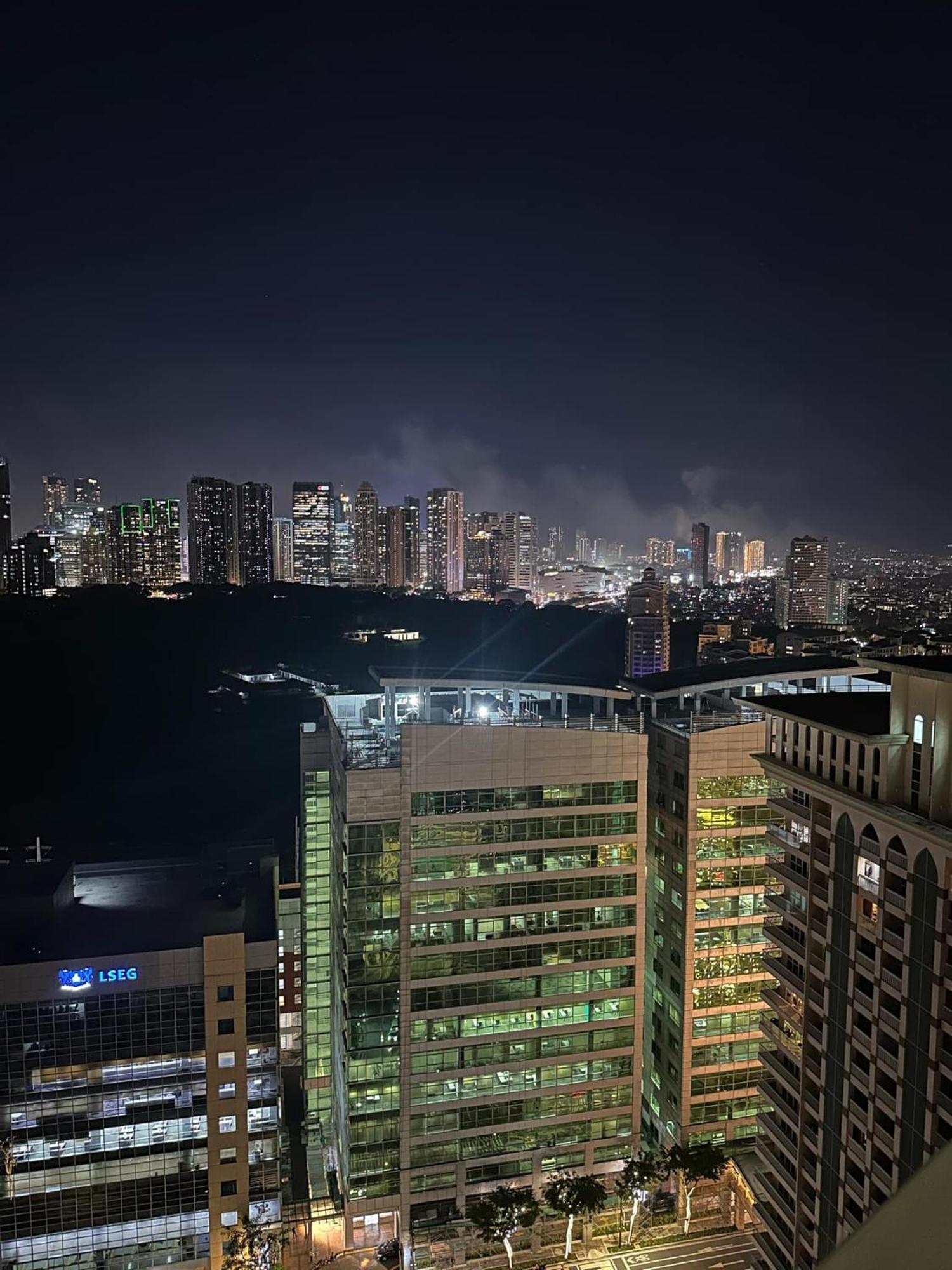 Luxury Bohemian Venice Canal Mall & Bgc Views Apartment