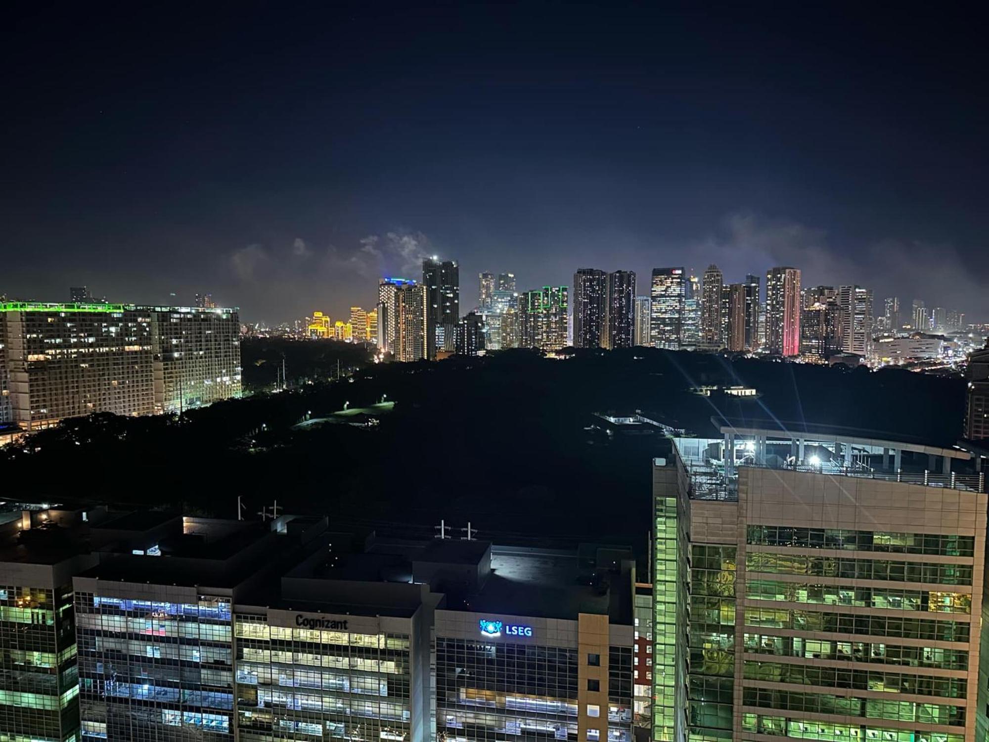 Luxury Bohemian Venice Canal Mall & Bgc Views Apartment