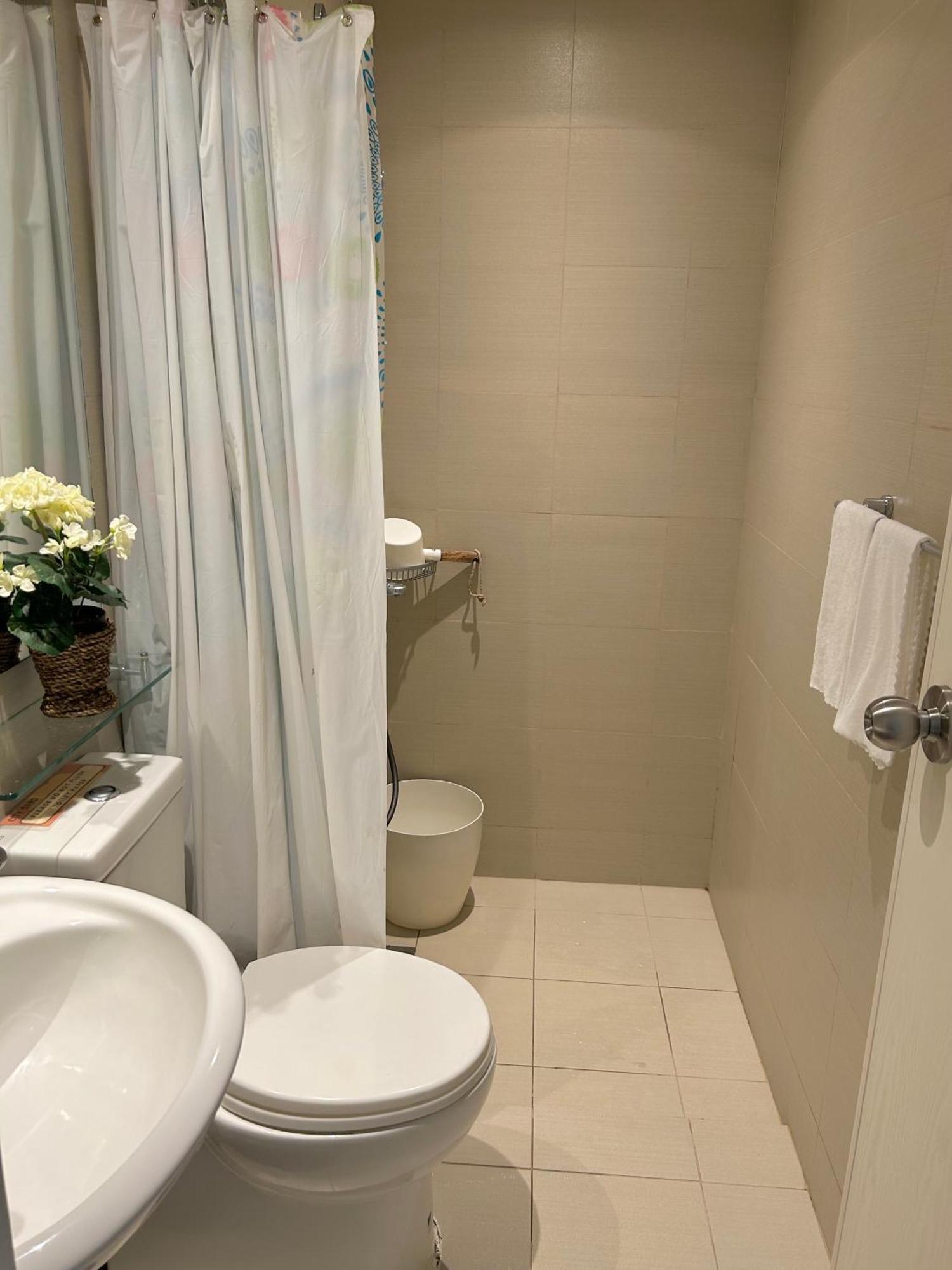 Apartment M&m Azure Staycation Paranaque