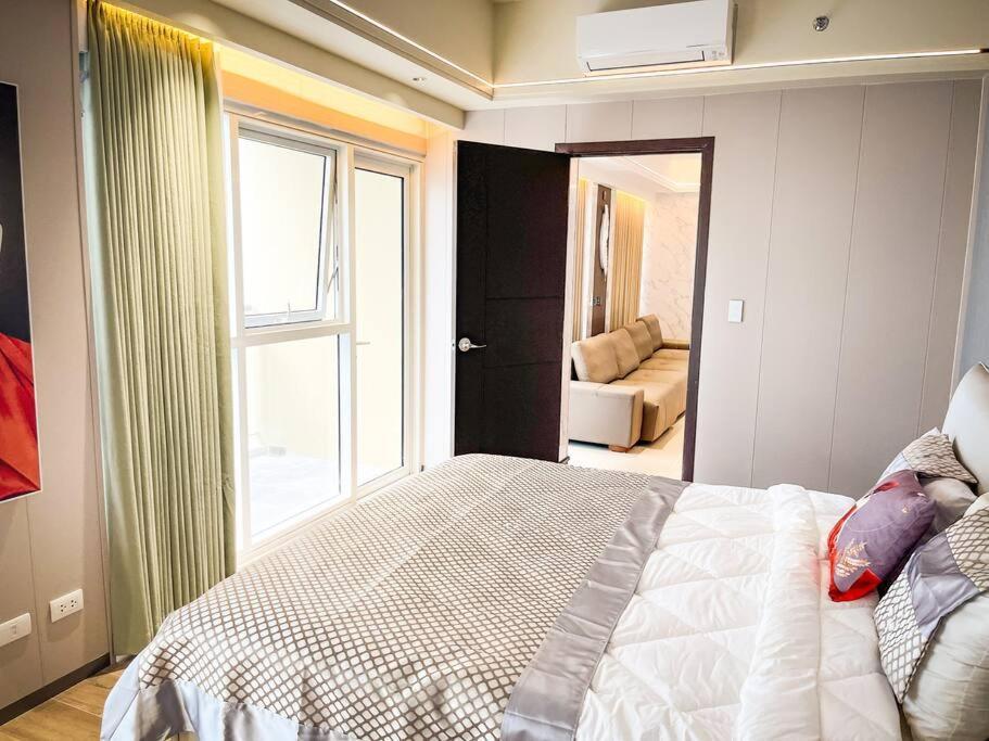 Apartment Luxurious 3br In Bay Across Okada Ii 12pax Manila