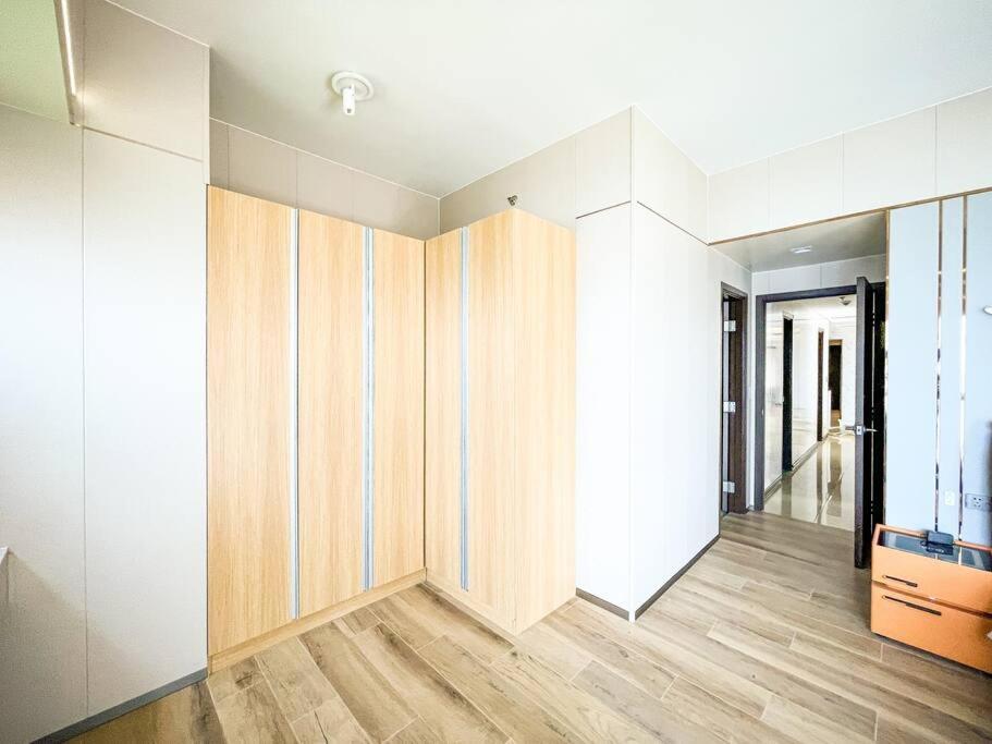 Luxurious 3br In Bay Across Okada Ii 12pax Apartment Manila