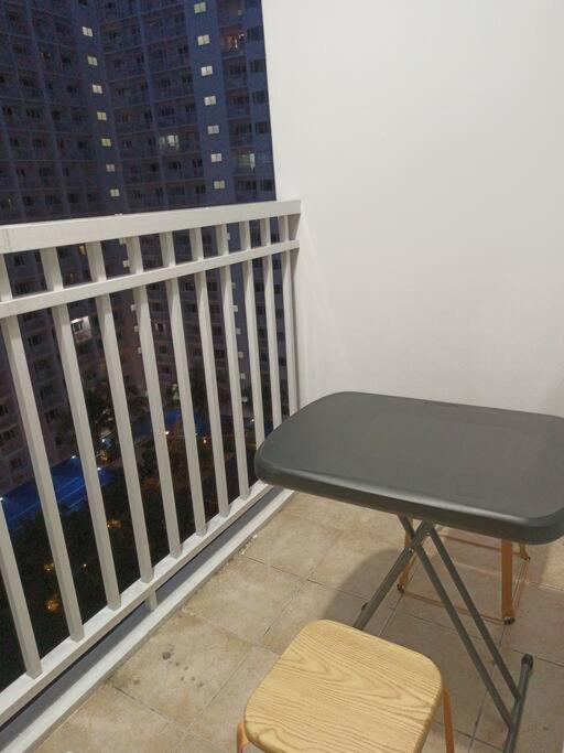 2bedroom 2bath Near Moa With Balcony Facing Pool Apartment Manila