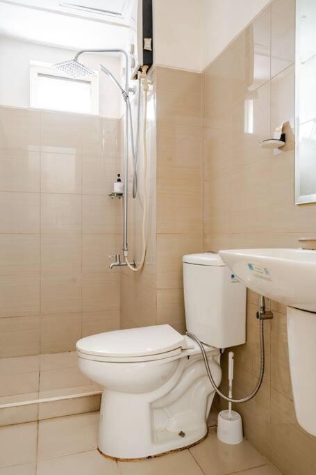 2bedroom 2bath Near Moa With Balcony Facing Pool Manila