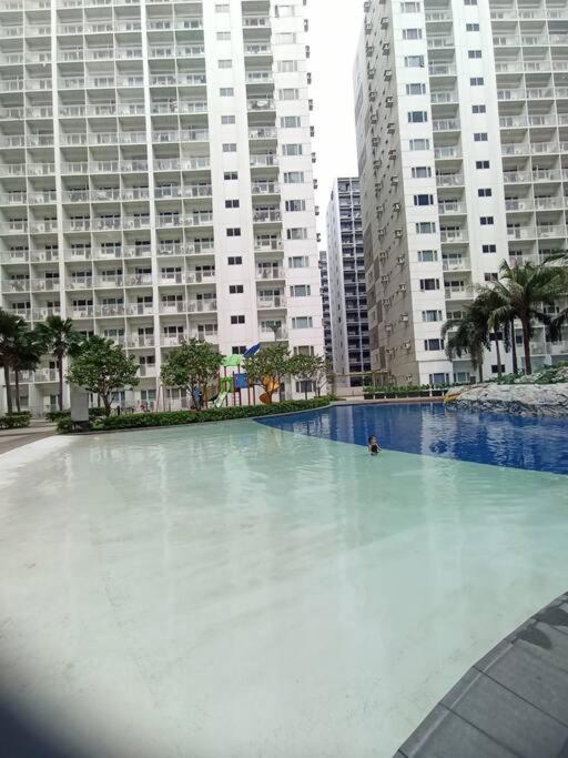 2bedroom 2bath Near Moa With Balcony Facing Pool Apartment Manila