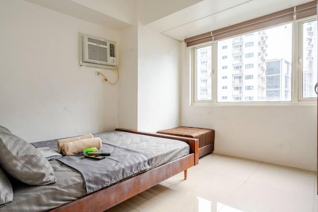 2bedroom 2bath Near Moa With Balcony Facing Pool Apartment *