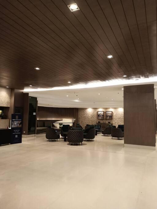 2bedroom 2bath Near Moa With Balcony Facing Pool * Manila