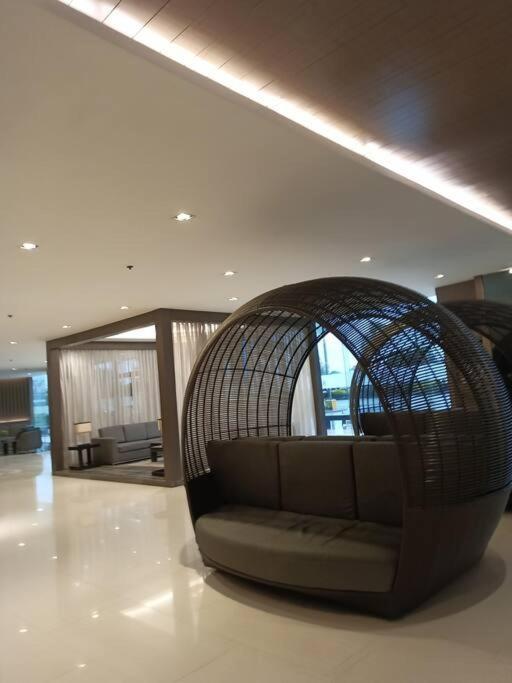 2bedroom 2bath Near Moa With Balcony Facing Pool Apartment