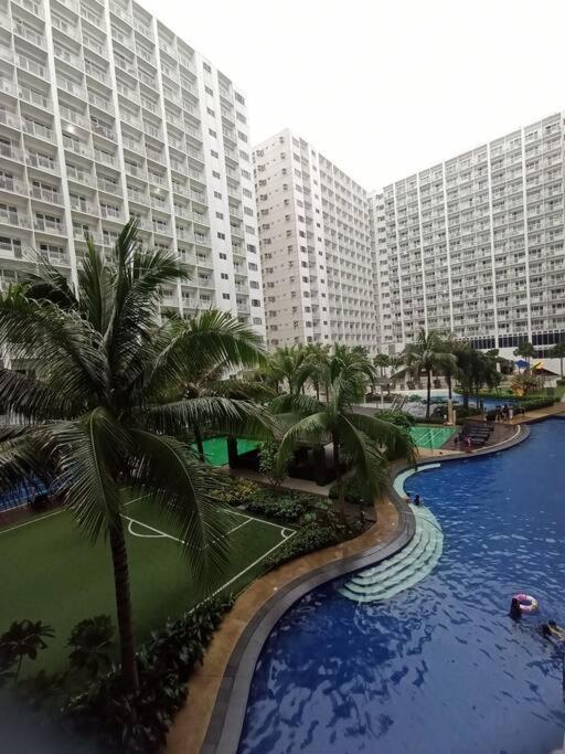 2bedroom 2bath Near Moa With Balcony Facing Pool * Manila