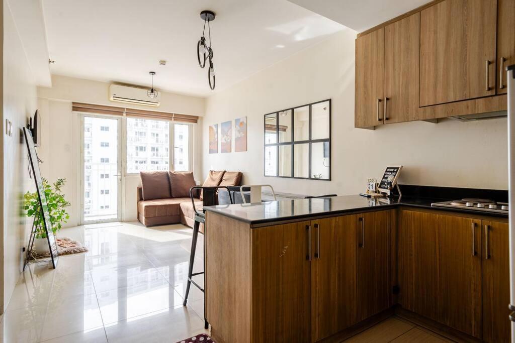 Apartment 2bedroom 2bath Near Moa With Balcony Facing Pool Manila