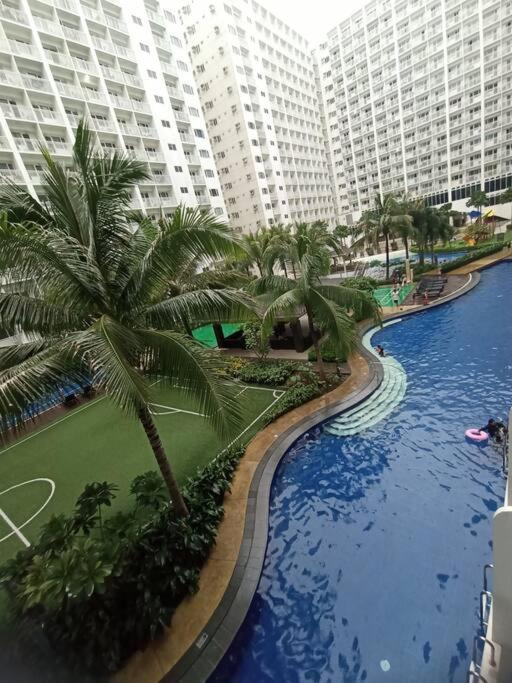 2bedroom 2bath Near Moa With Balcony Facing Pool * Manila
