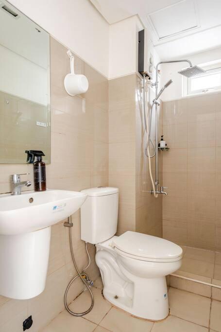2bedroom 2bath Near Moa With Balcony Facing Pool Apartment