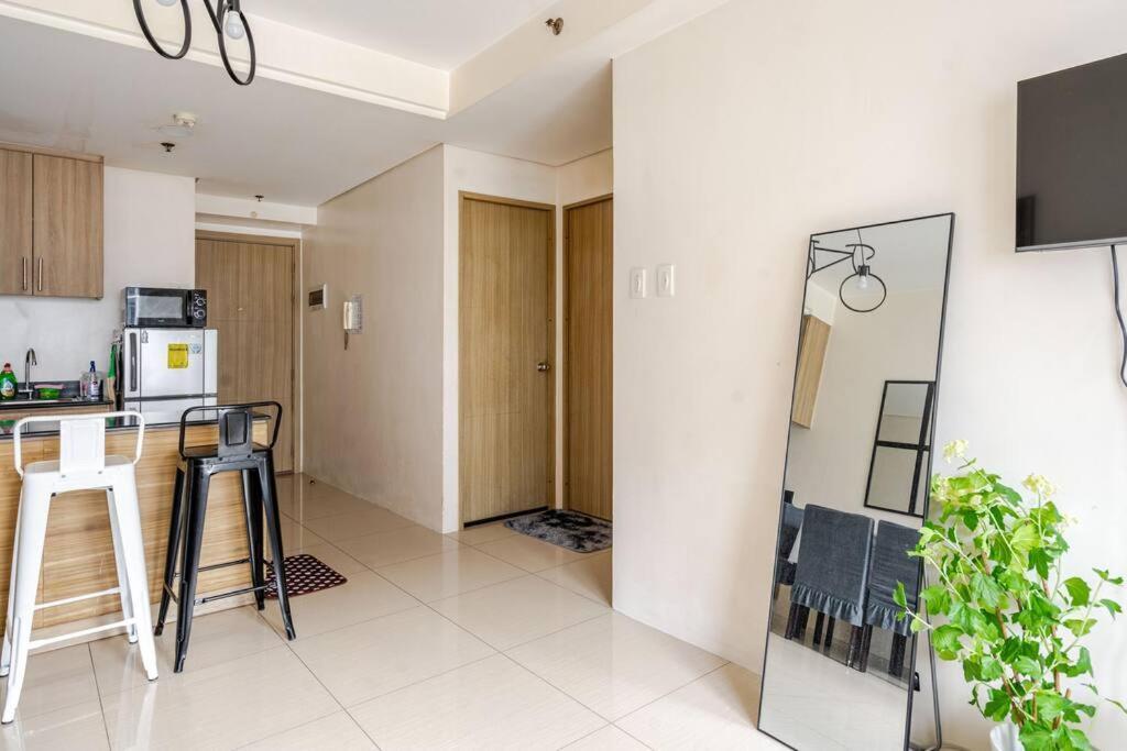 2bedroom 2bath Near Moa With Balcony Facing Pool Apartment