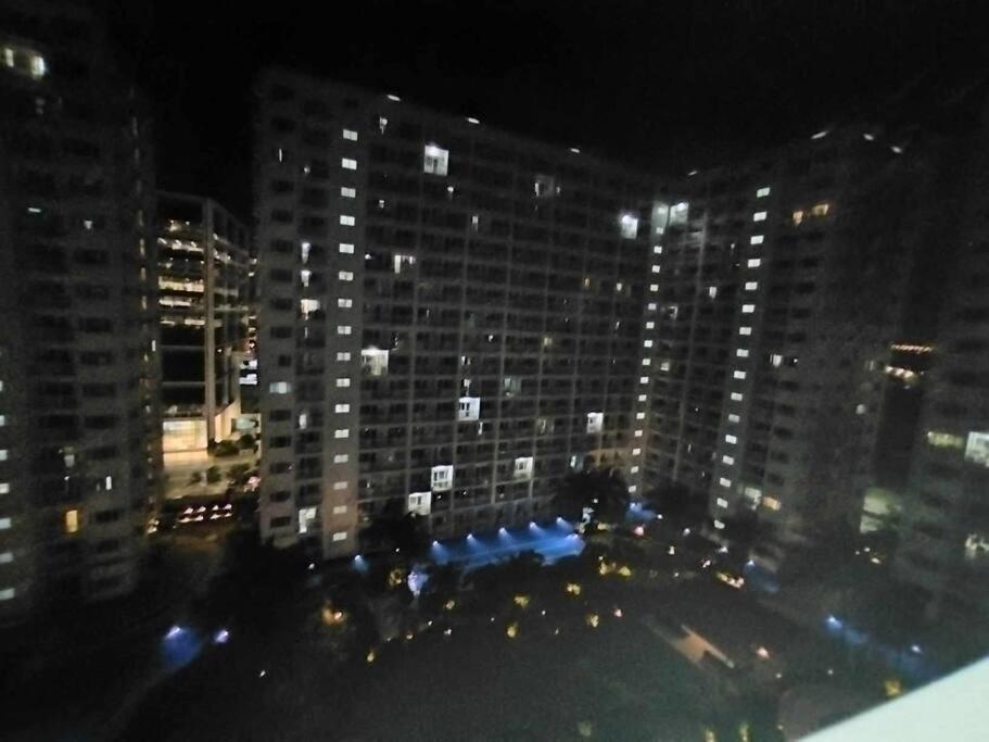 2bedroom 2bath Near Moa With Balcony Facing Pool Apartment *