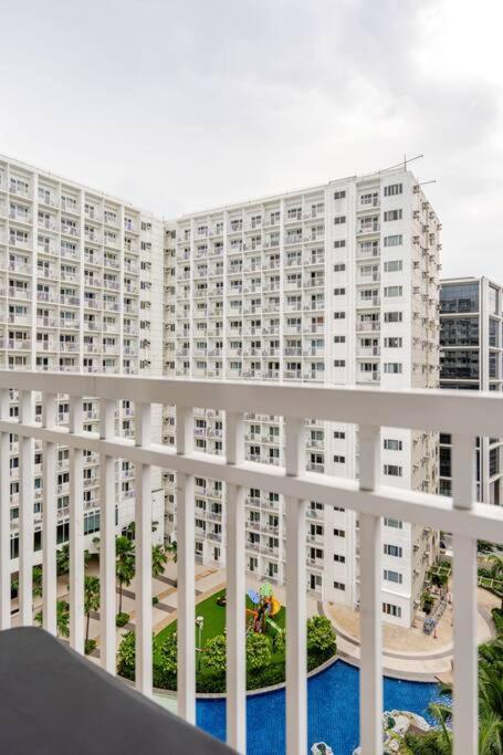 2bedroom 2bath Near Moa With Balcony Facing Pool *