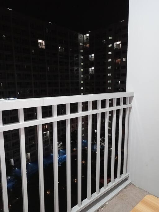 2bedroom 2bath Near Moa With Balcony Facing Pool * Manila
