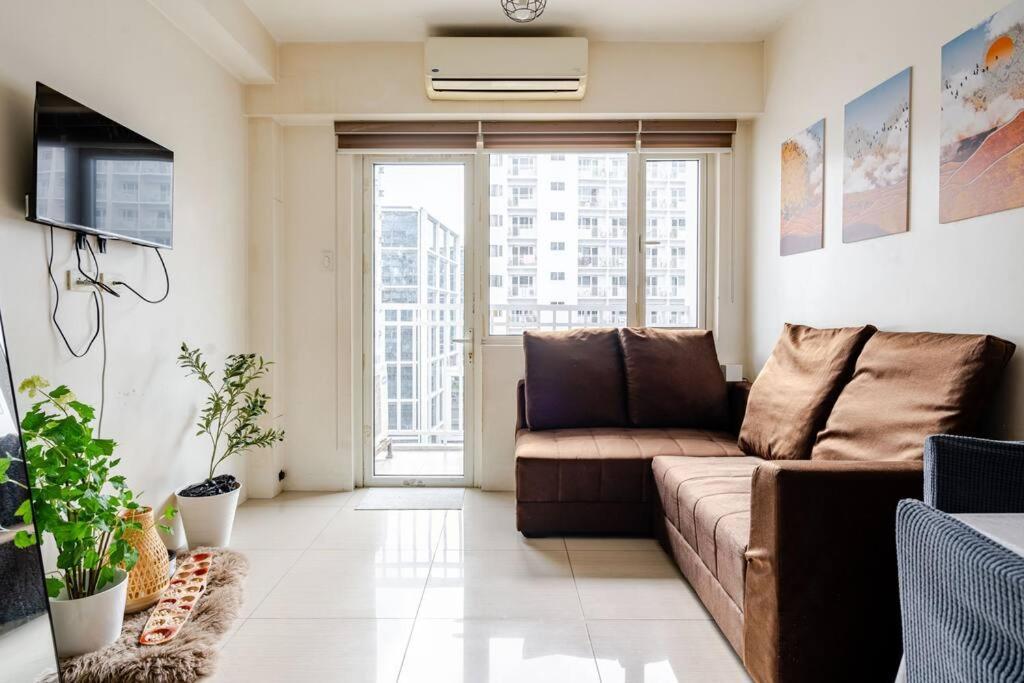 Apartment 2bedroom 2bath Near Moa With Balcony Facing Pool Manila