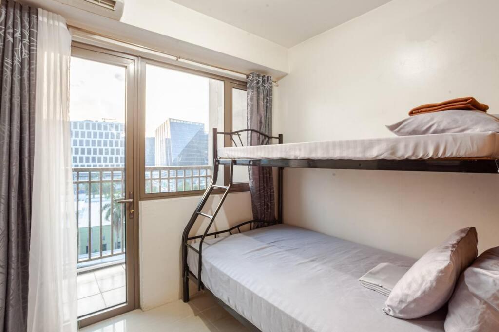 Shore 1 Residences - Moa View With 2 Bunkbeds Apartment *