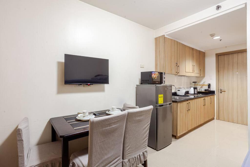 Apartment Shore 1 Residences - Moa View With 2 Bunkbeds Manila