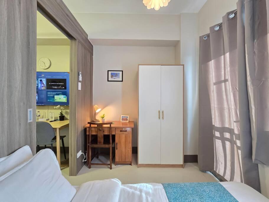 Apartment 1br Unit Condotel W Balcony Fame Residences #fm63 Manila