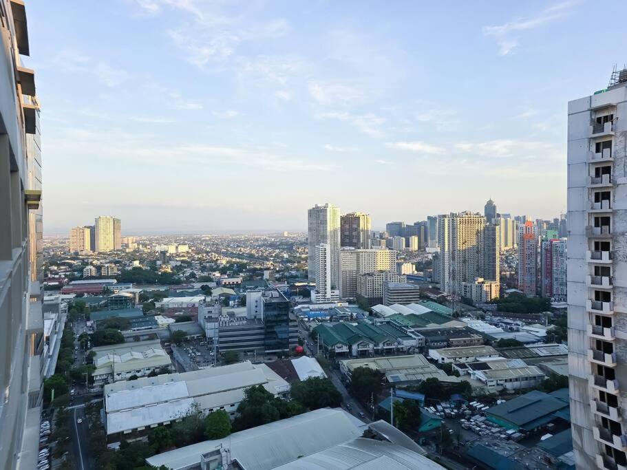 1br Unit Condotel W Balcony Fame Residences #fm63 * Manila