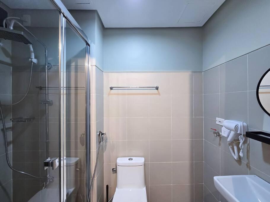 1br Unit Condotel W Balcony Fame Residences #fm63 Manila
