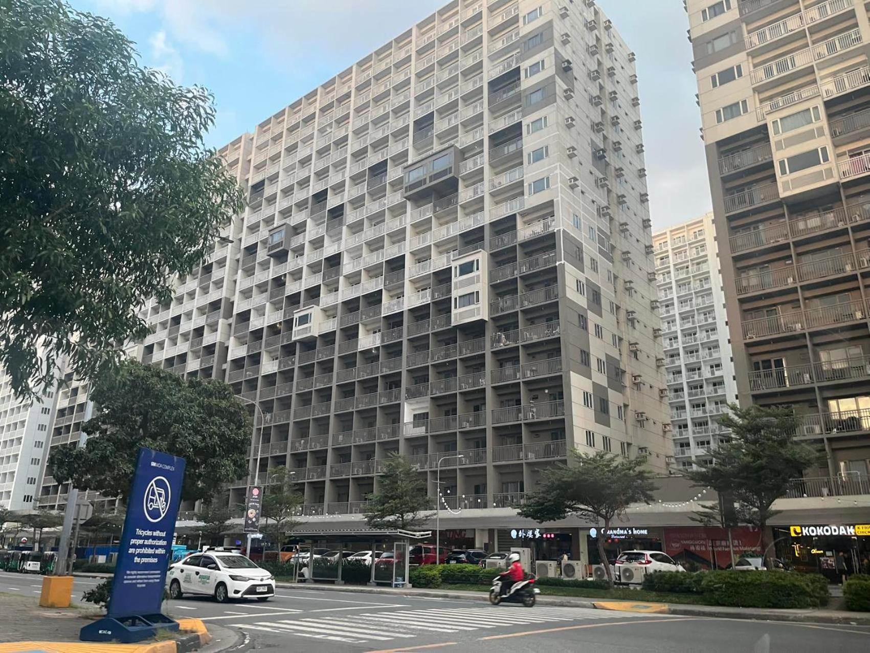 Shore 2 Beds With Balcony&fast Wifi Tv 4 Pax Moa Complex 834 Manila