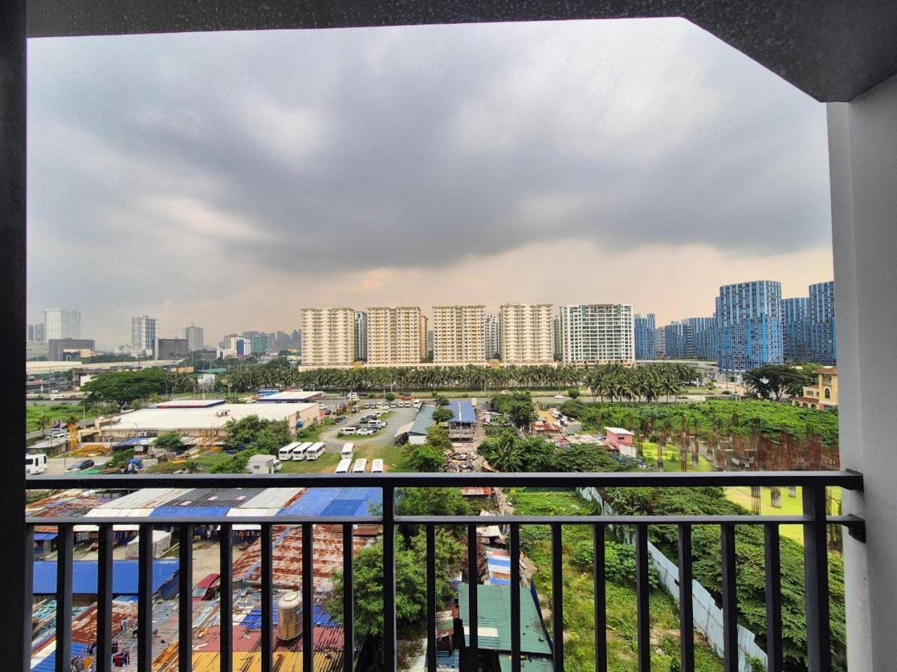 Shore 2 Beds With Balcony&fast Wifi Tv 4 Pax Moa Complex 834 *