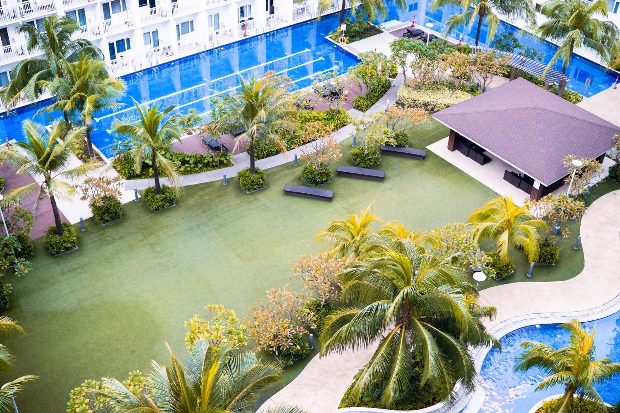 1bedroom With Balcony Facing Pool Near Moa Manila