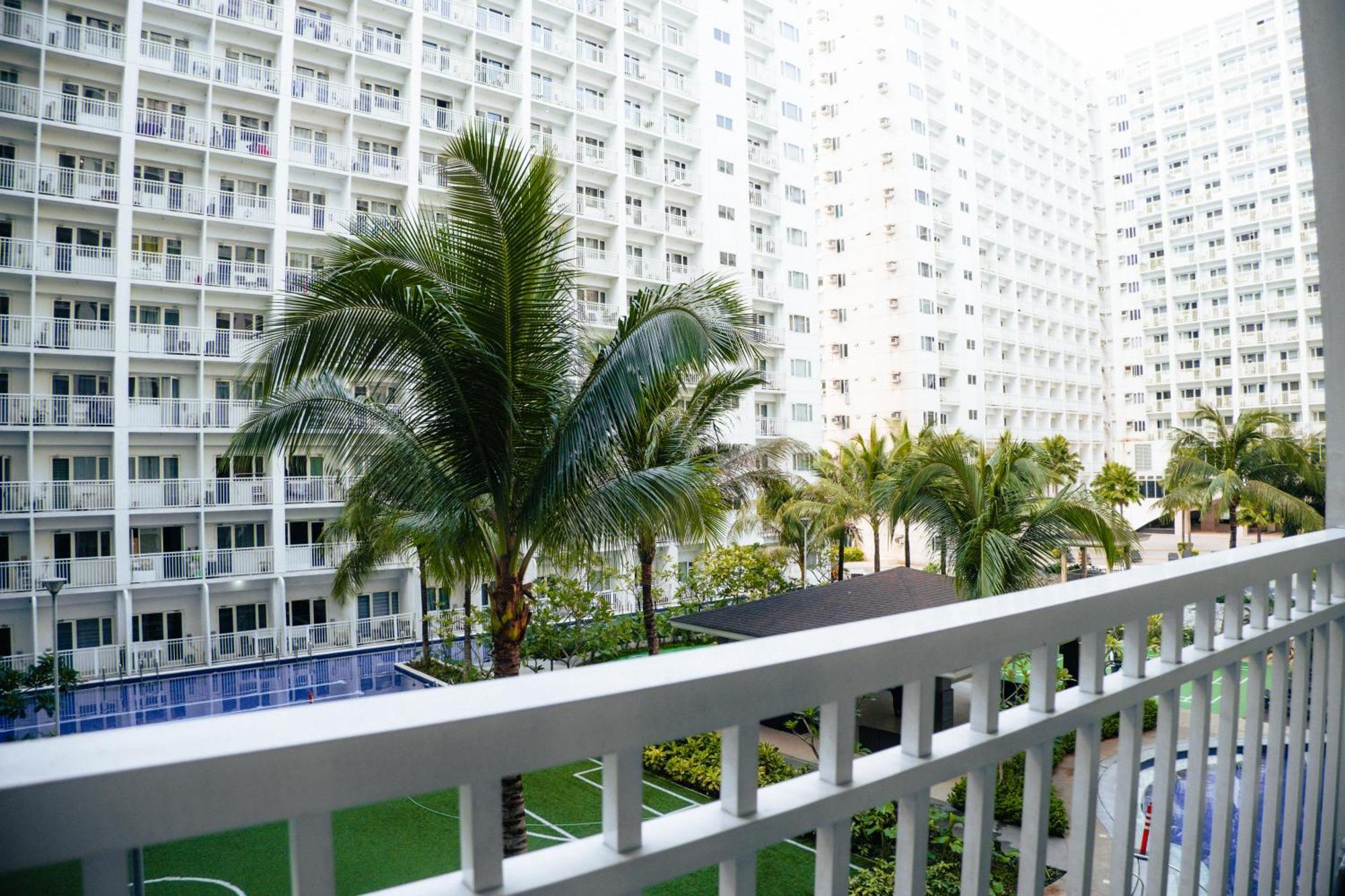1bedroom With Balcony Facing Pool Near Moa * Manila