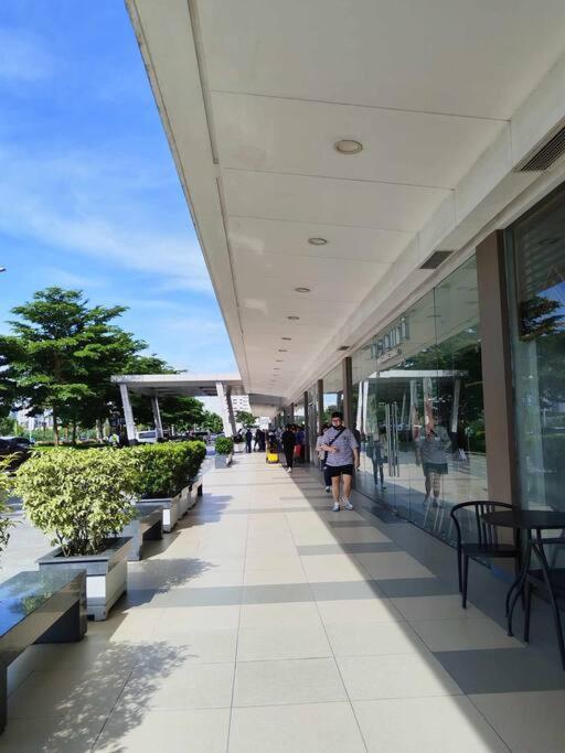 Shore 1 Residences - Walking Distance To Pool Apartment