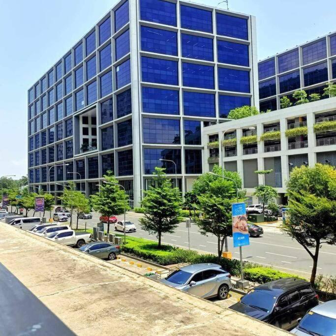 Shore 1 Residences - Walking Distance To Pool Apartment *