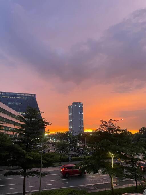 Shore 1 Residences - Walking Distance To Pool Apartment *