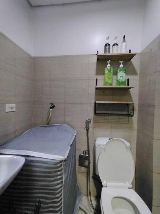 Apartment Shore 1 Residences - Walking Distance To Pool Manila