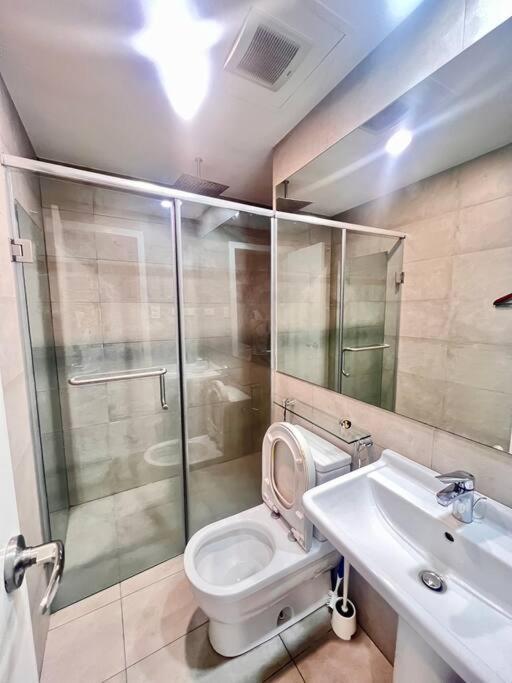 Rockwell View Acqua Iguazu- Mandaluyong-makati 1br Apartment Manila