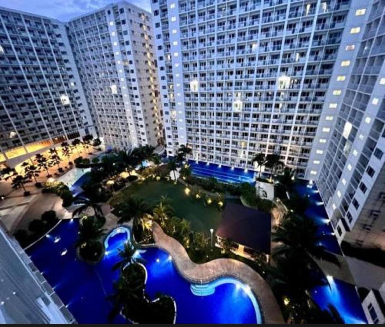 Big Cut, End Unit In Shore Residences * Manila