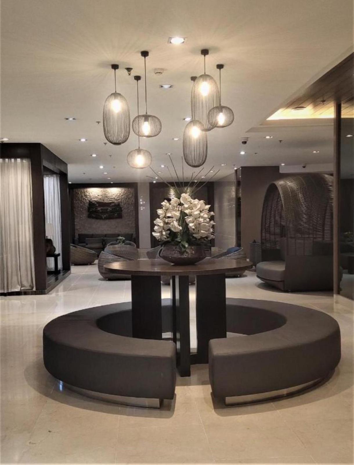 Apartment Big Cut, End Unit In Shore Residences