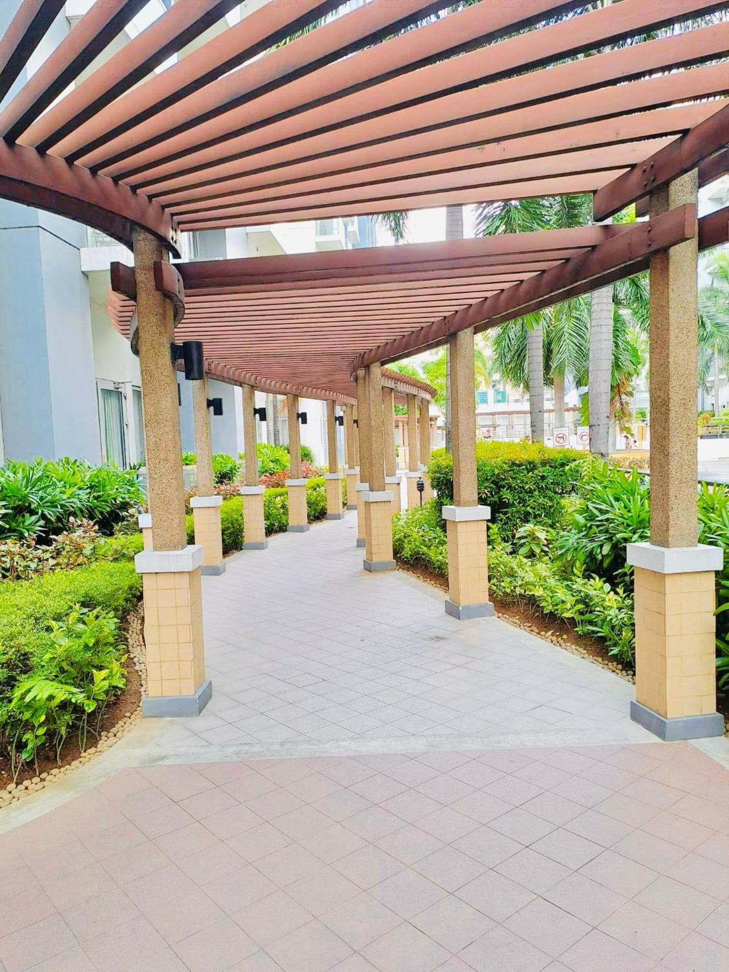 Resort Aryanna Ryelle's Staycation *