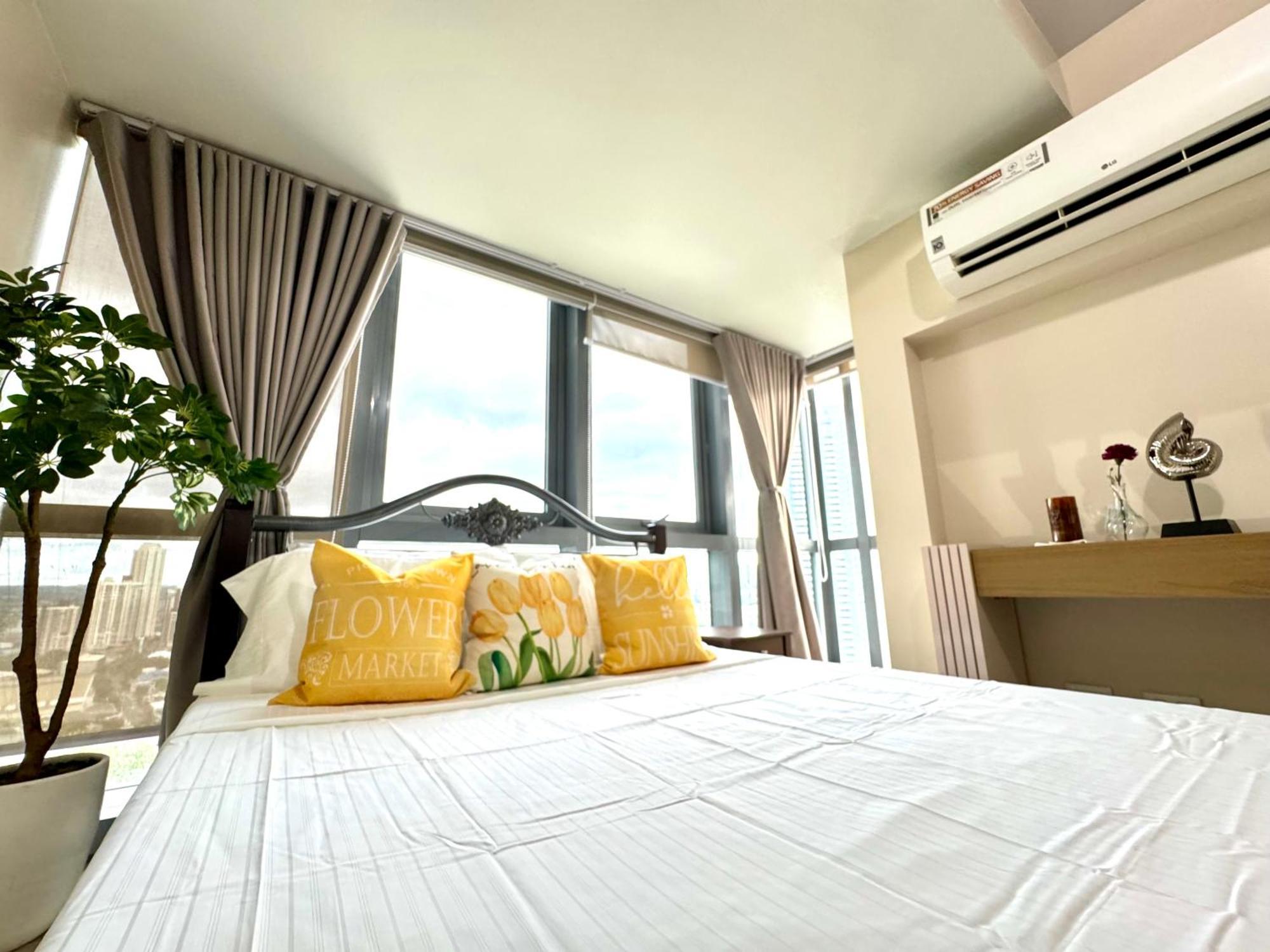 Apartment Eastwood Global Plaza Luxury 1bed With 2 Toilets And Laundry Manila