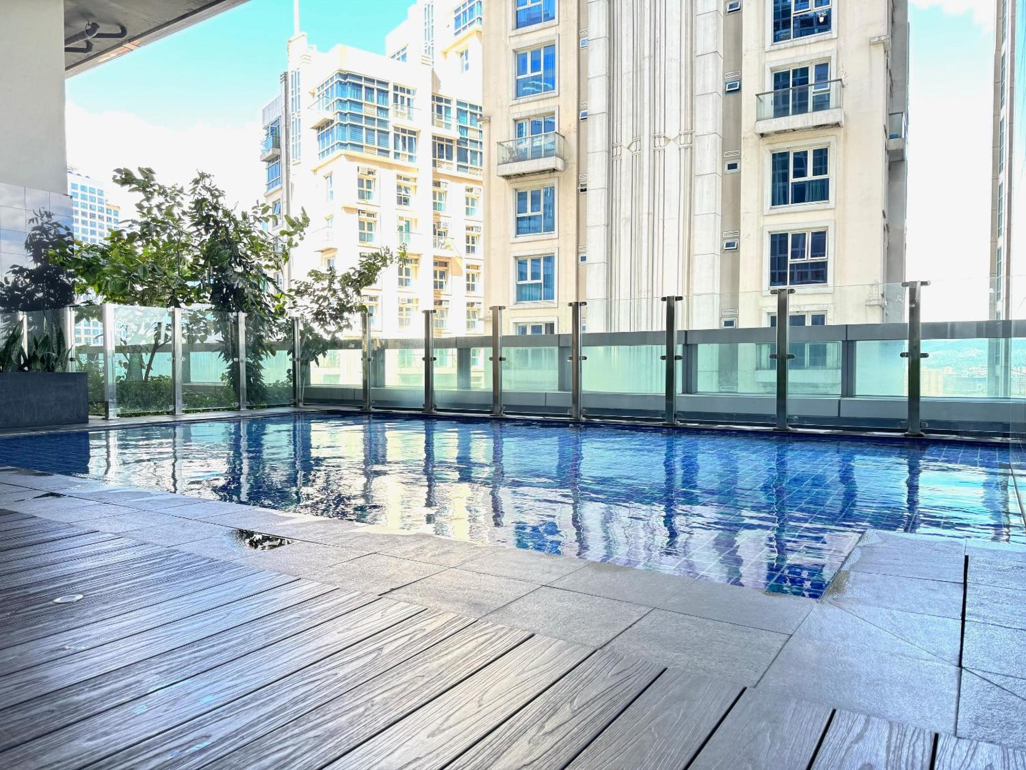 Apartment Eastwood Global Plaza Luxury 1bed With 2 Toilets And Laundry Manila