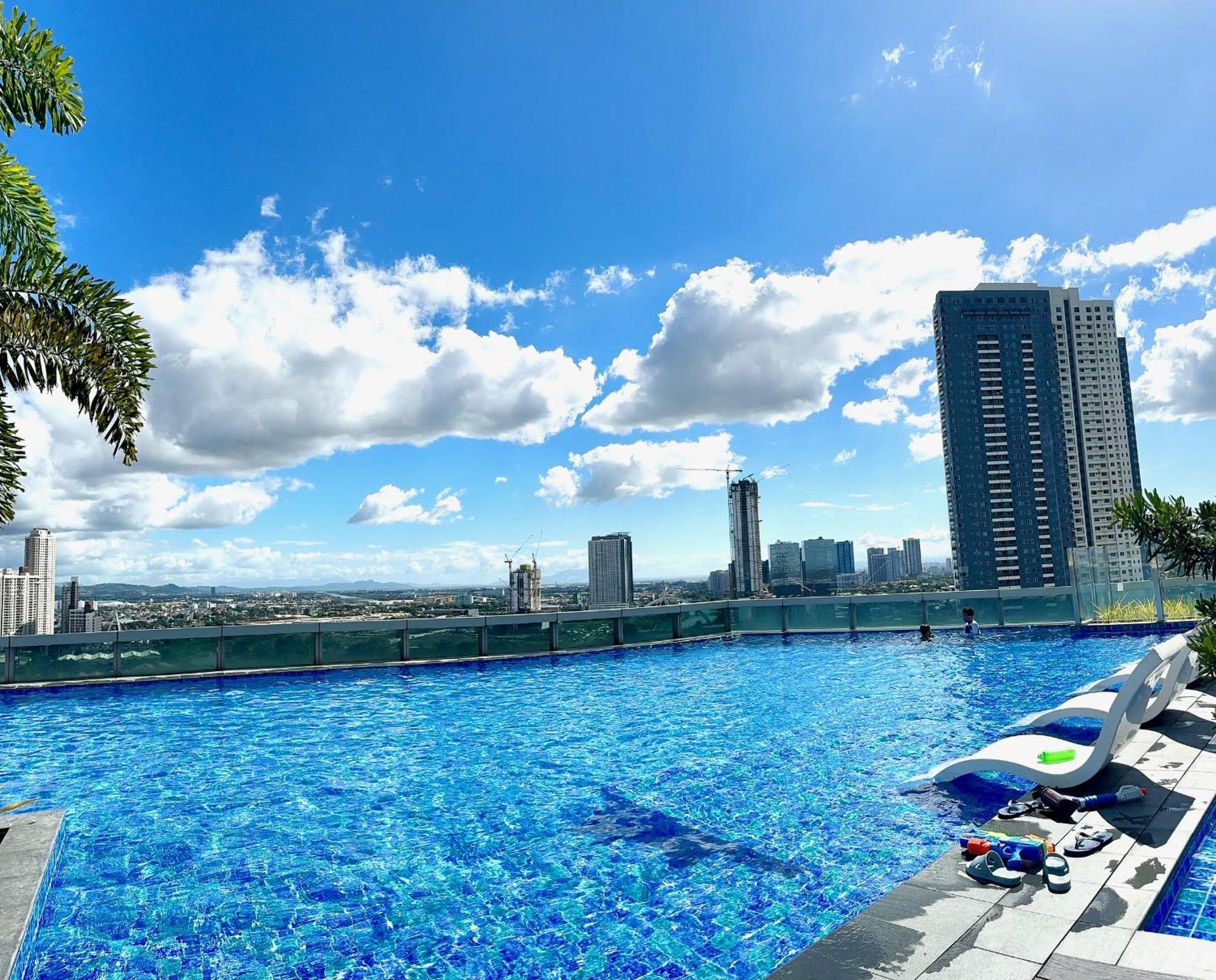 Apartment Eastwood Global Plaza Luxury 1bed With 2 Toilets And Laundry Manila