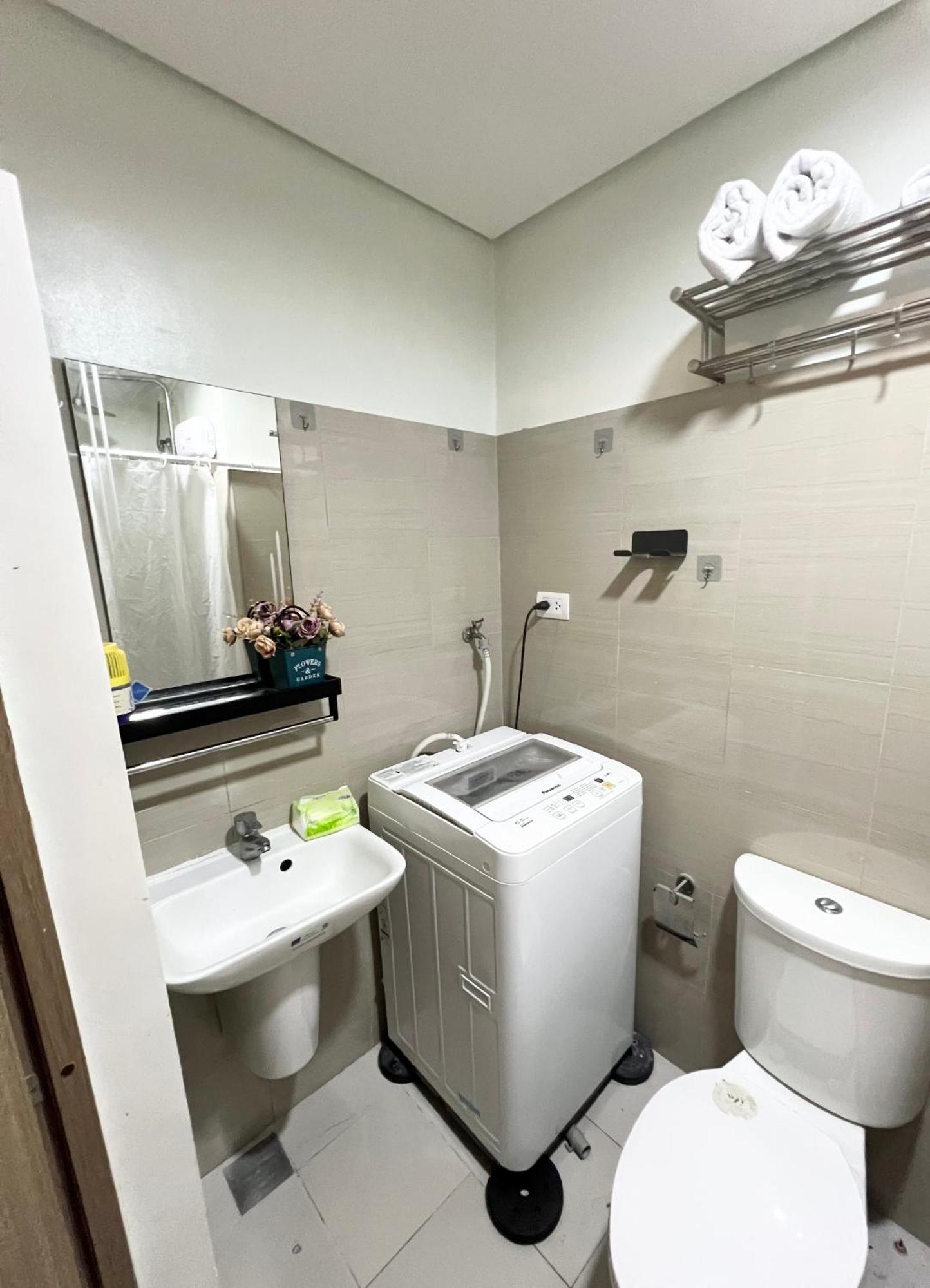 Adv Moa View Shore 2 Residences * Manila