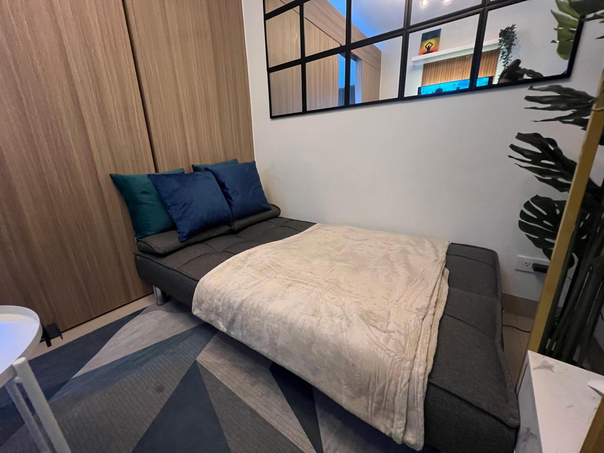 Adv Moa View Shore 2 Residences Apartment Manila