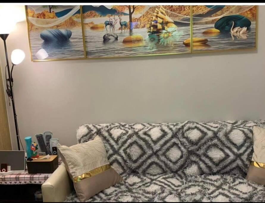 Sunflower 1 Bedroom With Balcony Apartment Manila