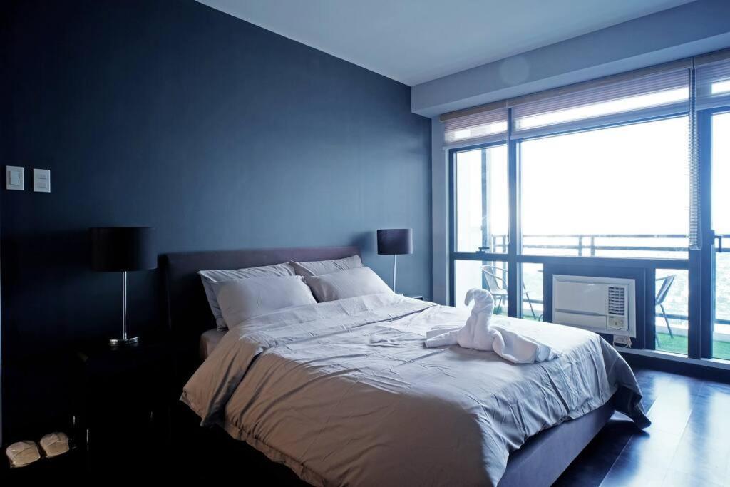 Spacious And Cozy 2 Bedroom In The Gramercy Poblacion Apartment Manila